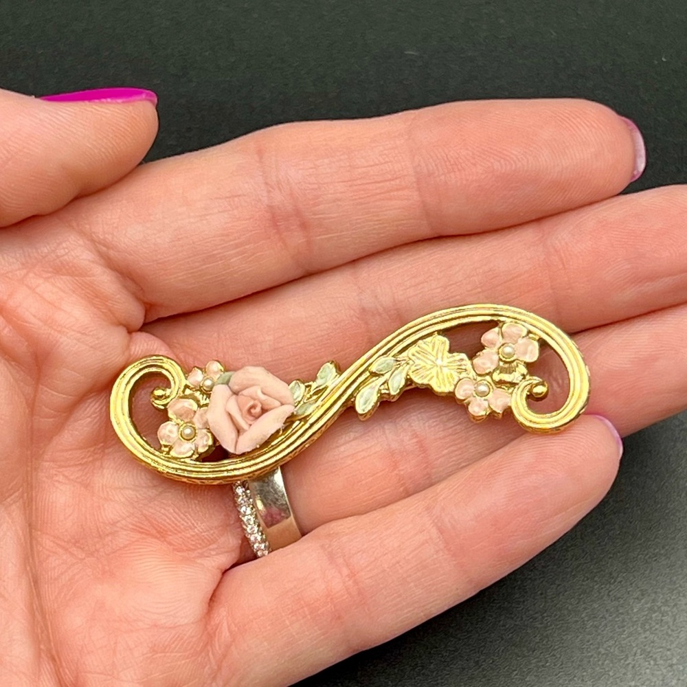 Vintage 1928 gold tone rose and enamel flower brooch - Picture 6 of 6